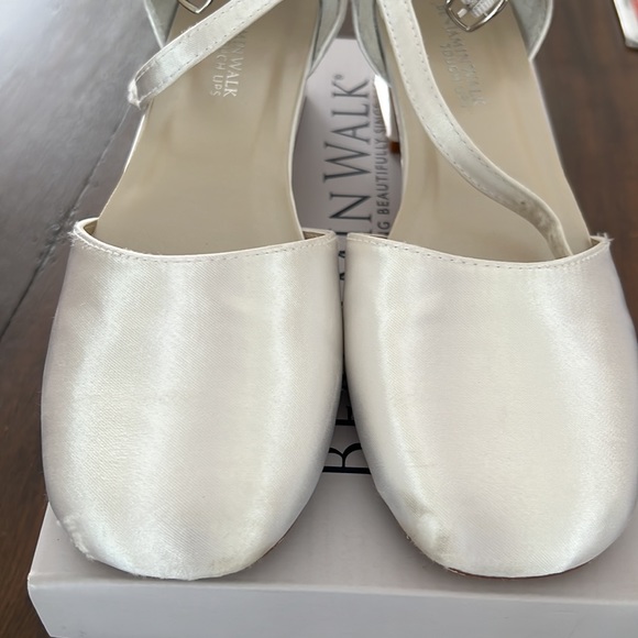 Benjamin Walk Touch Ups Dyeables in White Size 3.5M - Picture 2 of 6